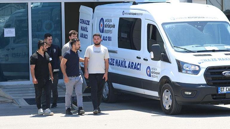 Kız kardeşini 14 bıçak darbesiyle öldürüp başını kesmeye çalıştı