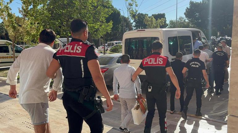 Manisada 1 kişinin öldüğü emlak ofisindeki silahlı kavga kamerada