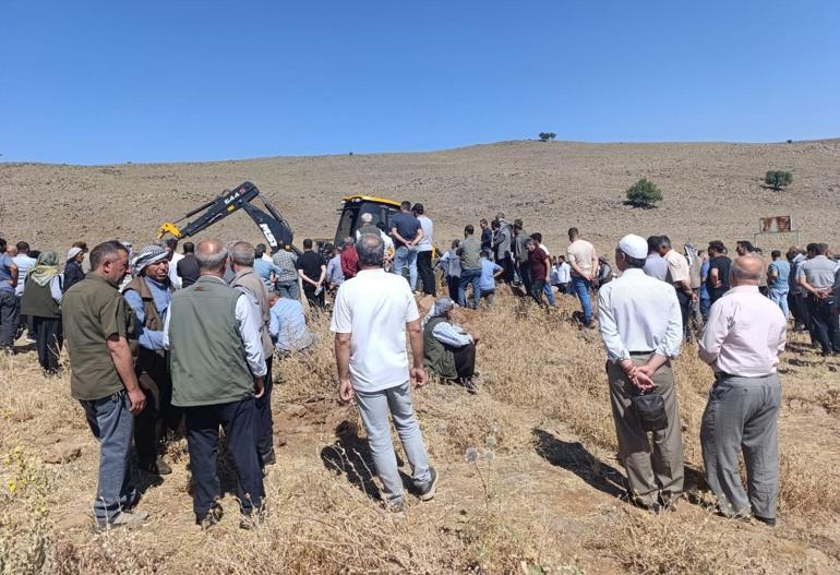 Mersin’deki kazada ölen aynı aileden 5 kişi, yan yana toprağa verildi
