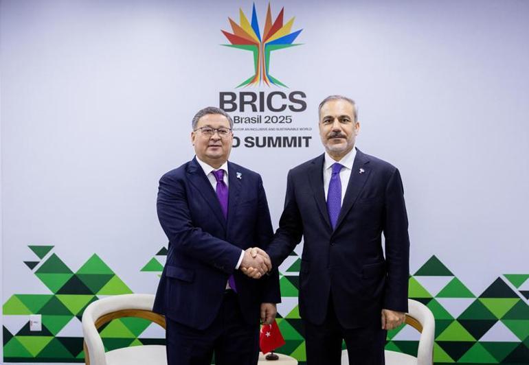 Dışişleri Bakanı Fidan, 17nci BRICS Liderler Zirvesinde aile fotoğrafı çekimine katıldı