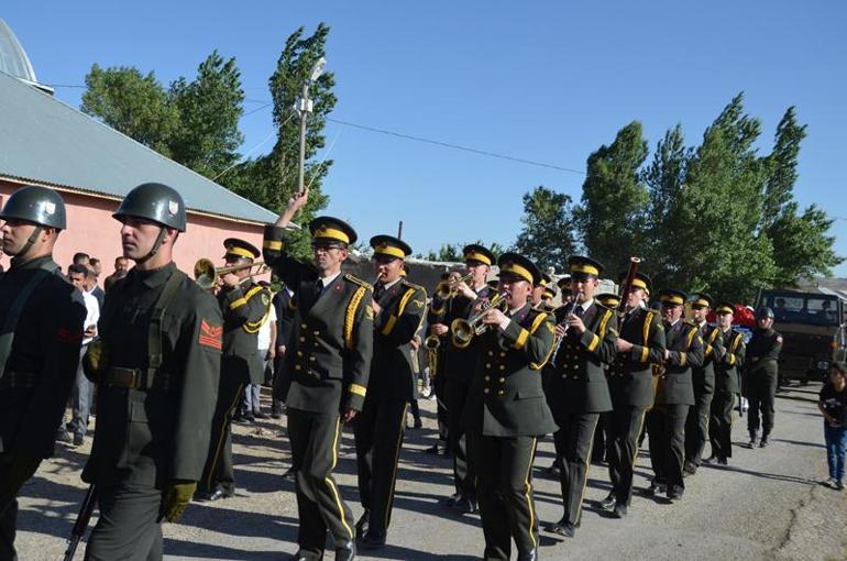 Pençe-Kilit Harekatı şehitleri toprağa verildi
