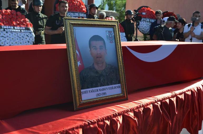 Pençe-Kilit Harekatı şehitleri toprağa verildi