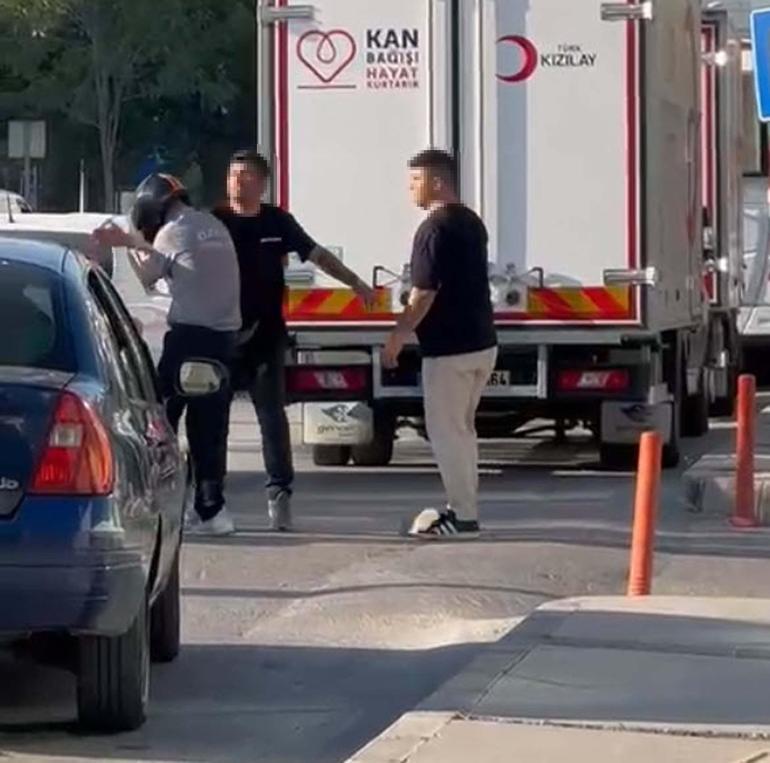 Motosiklet sürücüsüne darp kamerada; 2 gözaltı