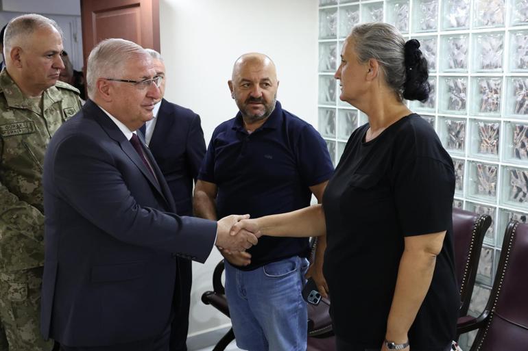 Bakan Güler, metan gazından zehirlenen Mehmetçikleri hastanede ziyaret etti