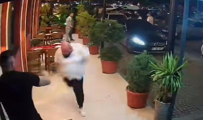 İş yerinde 2 kişinin yaralandığı silahlı saldırı kamerada