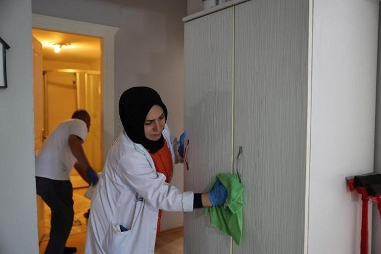 Bağcılar Belediyesi ekipleri kanser hastasının evini temizledi