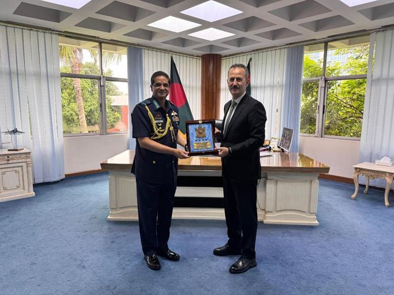 Savunma Sanayii Başkanı Görgün, Bangladeş’te