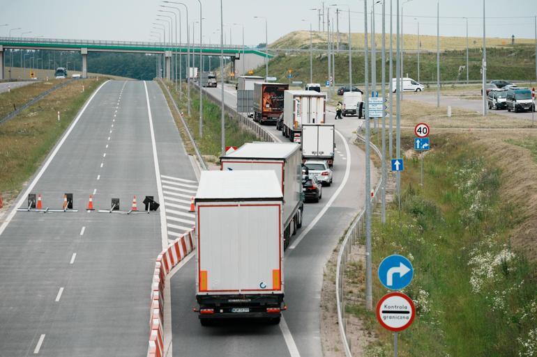 Polonya, Almanya ve Litvanya ile sınırlarında kontrol noktalarını yeniden kurdu
