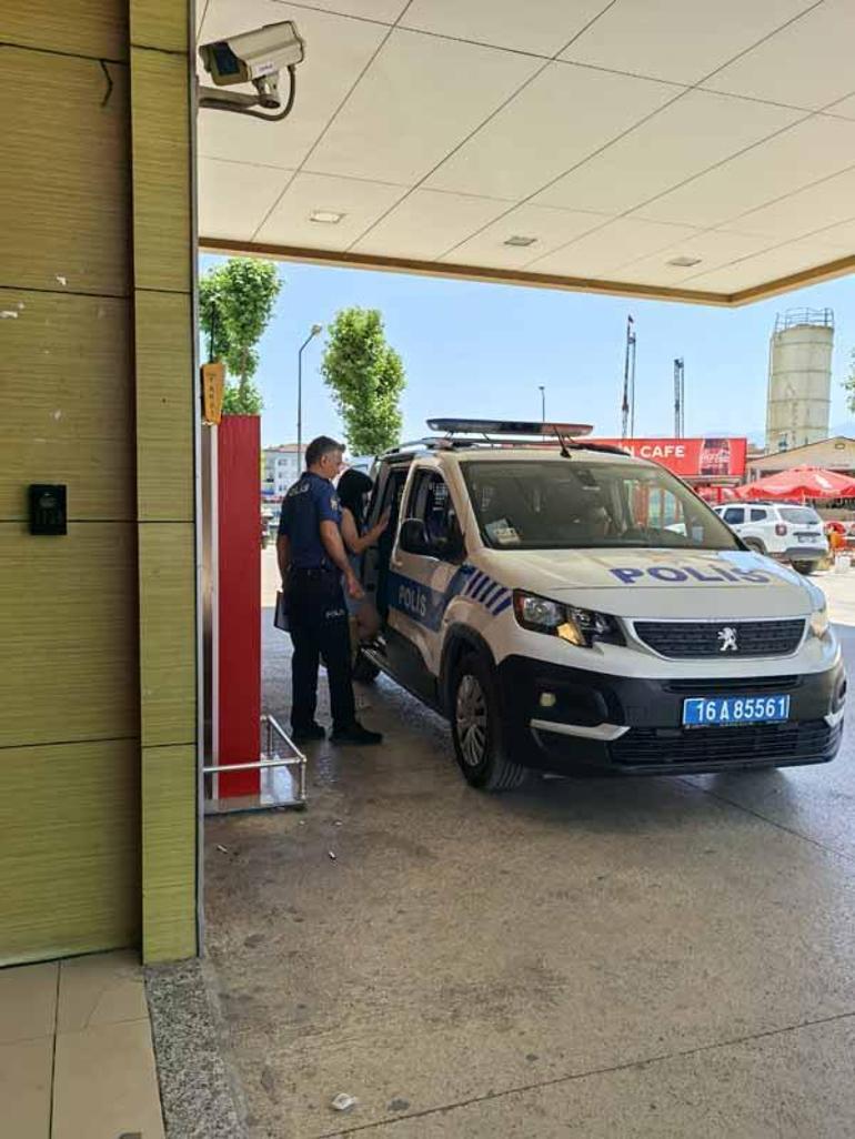 Kızların bıçaklı kavgası; 1 yaralı
