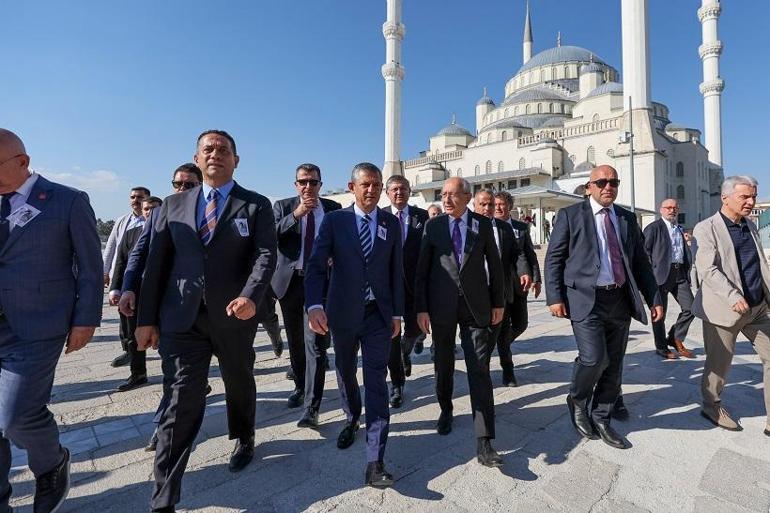 Özel ve Kılıçdaroğlu, cenaze törenine katıldı