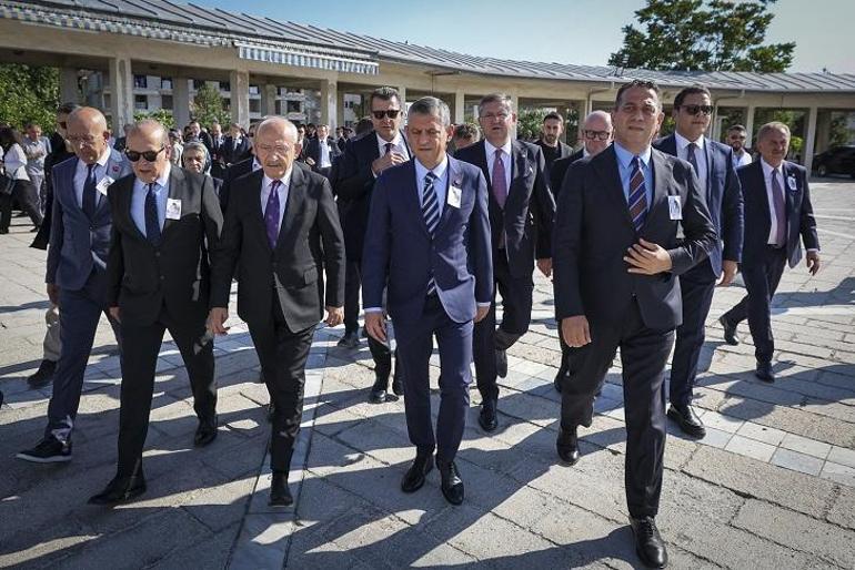 Özel ve Kılıçdaroğlu, cenaze törenine katıldı
