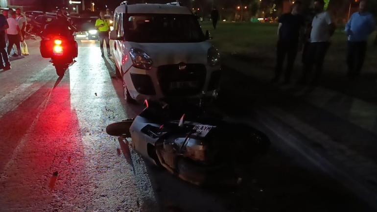 Alkollü sürücü yol verme tartışmasında 1 motosiklet ve 3 araca çarptı; kaza anı kamerada