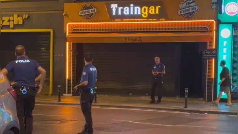 Kadıköy’de kafede alacak verecek kavgası; 2 kişi silahla yaralandı