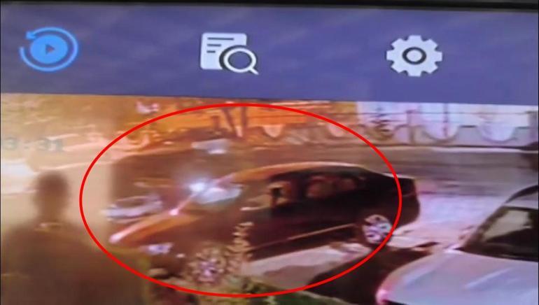 Otomobiliyle park halindeki araca çarptıktan sonra kaçtı; o anlar kamerada