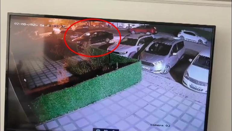 Otomobiliyle park halindeki araca çarptıktan sonra kaçtı; o anlar kamerada