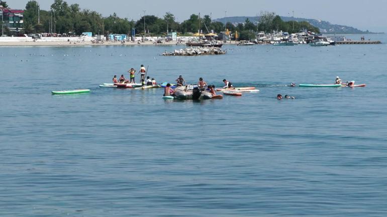 İstanbulda sıcak havadan bunalanlar sahillere akın etti