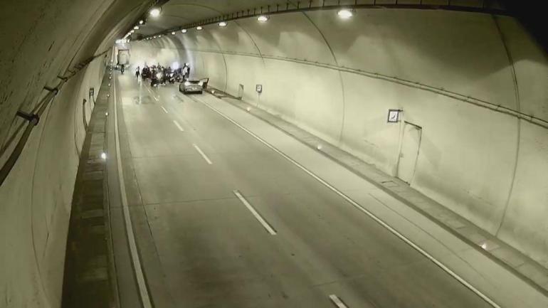 Beyoğlu’nda tüneli trafiğe kapatan 13 motosiklet sürücüsüne 133 bin lira ceza