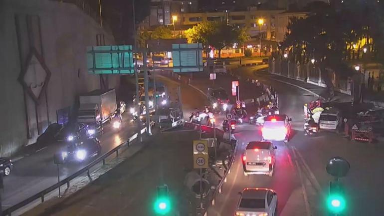 Beyoğlu’nda tüneli trafiğe kapatan 13 motosiklet sürücüsüne 133 bin lira ceza