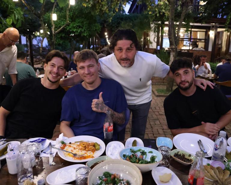 Trabzonspor’da teknik heyet ve futbolcular yemekte bir araya geldi