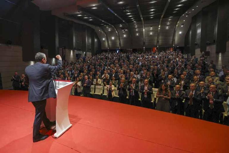 Özgür Özel, belediye başkanları ile bir araya geldi