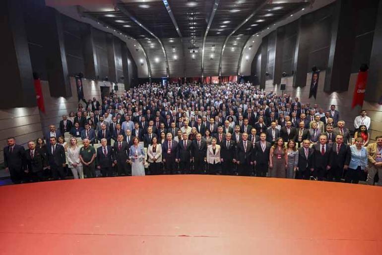 Özgür Özel, belediye başkanları ile bir araya geldi