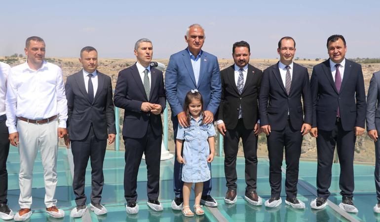 Bakan Ersoy: Yabancı turist rotalarına da girecek bir Uşak için çalışma yapacağız