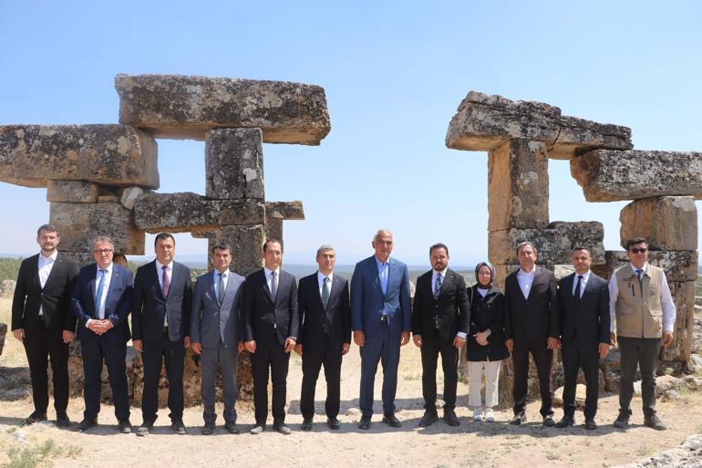 Bakan Ersoy: Yabancı turist rotalarına da girecek bir Uşak için çalışma yapacağız