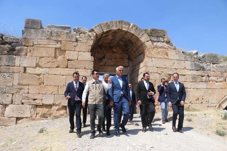 Bakan Ersoy: Yabancı turist rotalarına da girecek bir Uşak için çalışma yapacağız