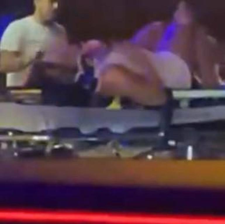 Kaldırımda yürürken otomobilin çarptığı baba ve oğlu öldü