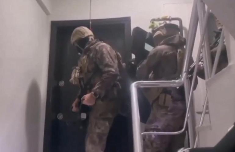 İzmirde yasa dışı silah ticareti operasyonu; 9 tutuklama