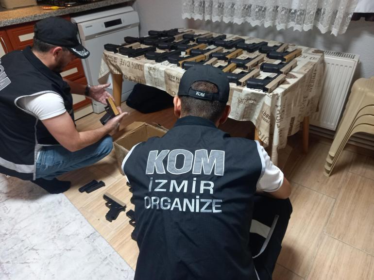 İzmirde yasa dışı silah ticareti operasyonu; 9 tutuklama