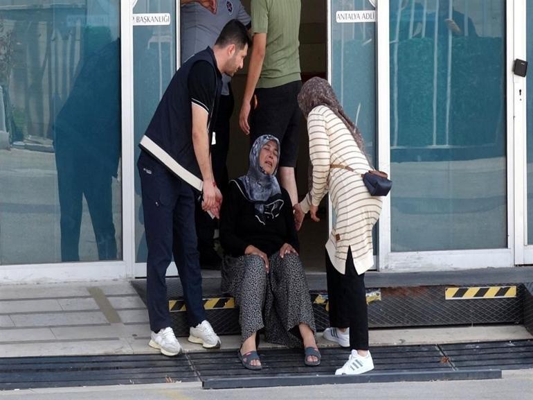 Kaldırımda yürürken otomobilin çarptığı baba ve oğlu öldü