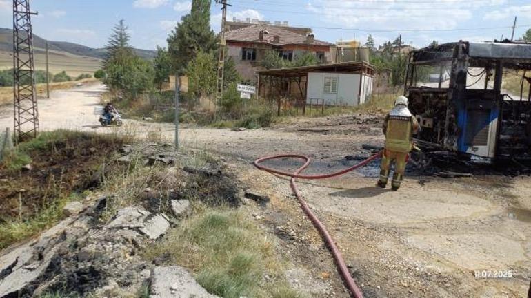 Ankarada belediye otobüsü yandı