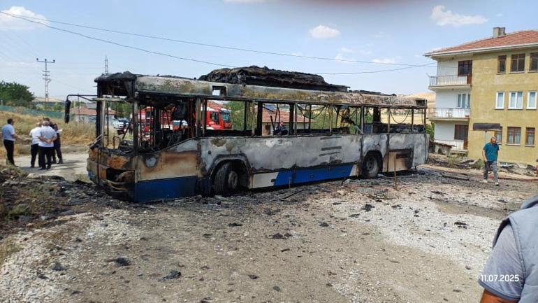 Ankarada belediye otobüsü yandı