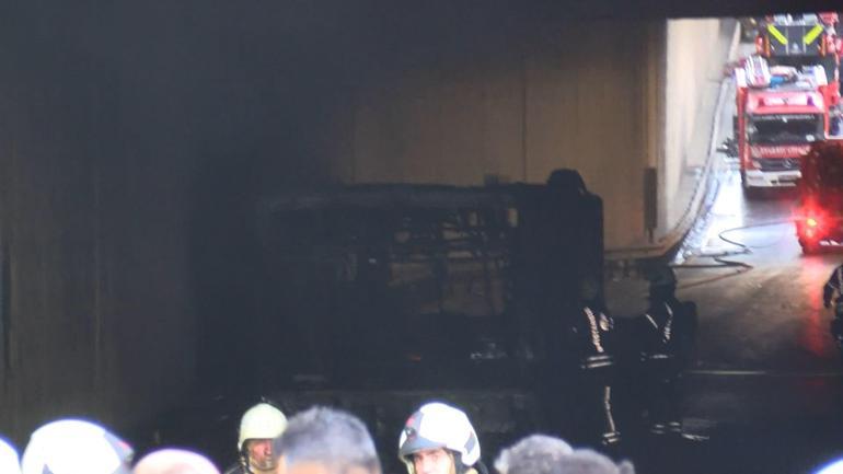 Beşiktaş’ta özel halk otobüsü alev alev yandı