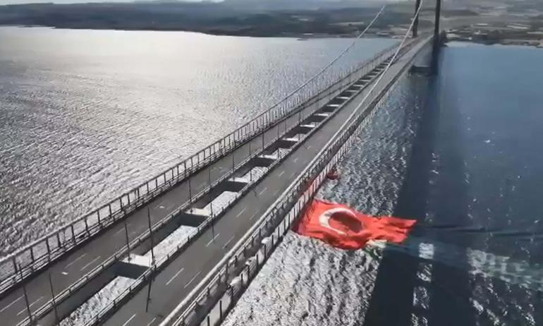 1915 Çanakkale Köprüsü’ne Türk bayrağı asıldı