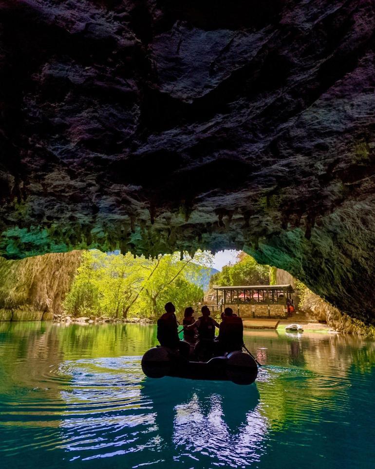 Antalyaya 1 günde 100 bin yabancı turist geldi