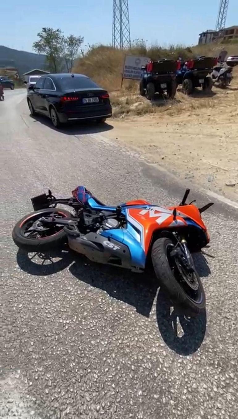 Otomobilin çarptığı motosikletin sürücüsü, düştüğü aracın üzerinde ambulans bekledi