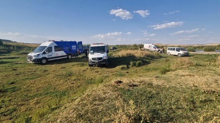 Dicle Nehrinde boğulma tehlikesi geçiren 3 kişiden 2’si kurtarıldı; Ömer aranıyor