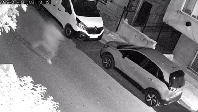 Küçükçekmecede markete molotoflu saldırı kamerada
