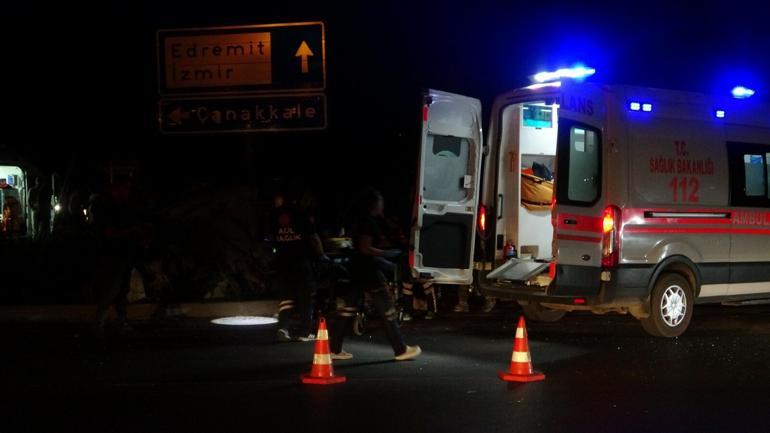 Çanakkalede kavşakta otomobiller çarpıştı: 1i ağır, 3 yaralı