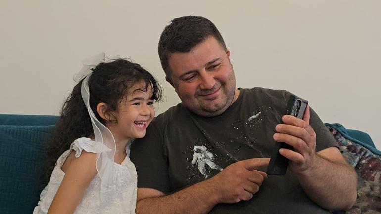 Sikorsky pilotu Hifaya el sallayınca sıcak görüntüler ortaya çıktı: Kızım mutluluktan havalara zıpladı