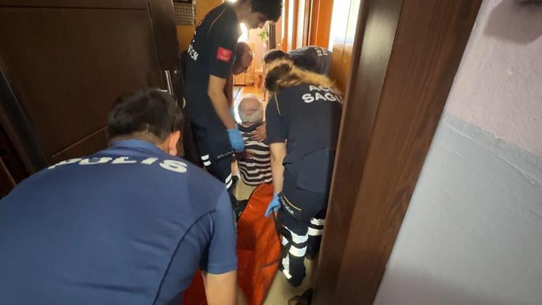 Avcılarda yere düşen 75 yaşındaki adam kapıyı yumruklayarak sesini duyurdu