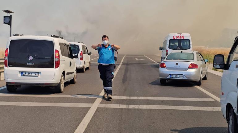 Edirnede anız yangını; kara yolu kapatıldı