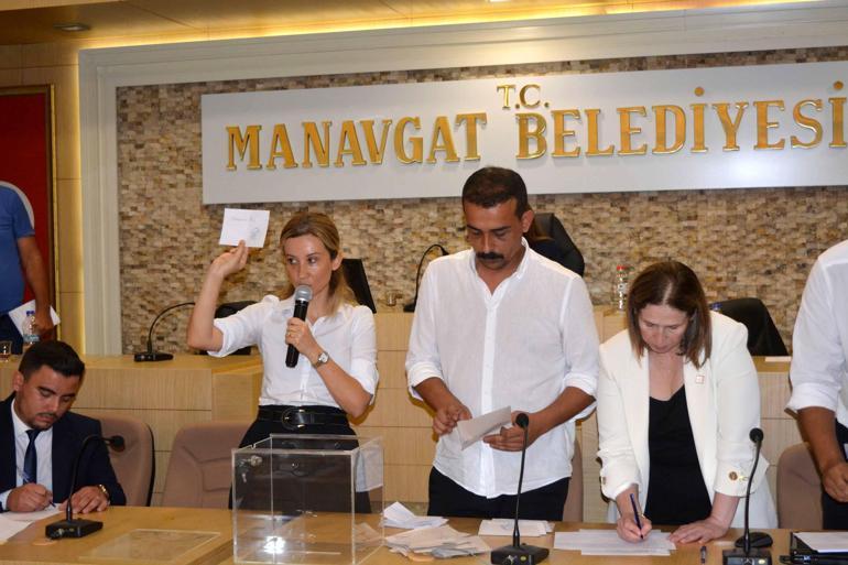 Manavgat Belediyesinde CHPnin adayı Çiçek başkan vekili oldu