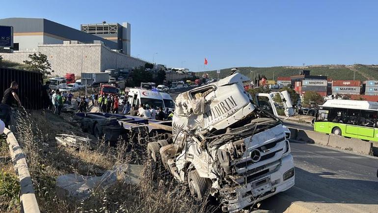 Kocaeli’de iki otomobil ve TIR çarpıştı; 5 ölü, 1 yaralı