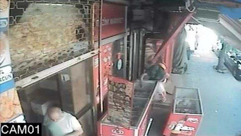 Avcılarda dondurma çalarken yakalandı, geri verip tekrar çaldı