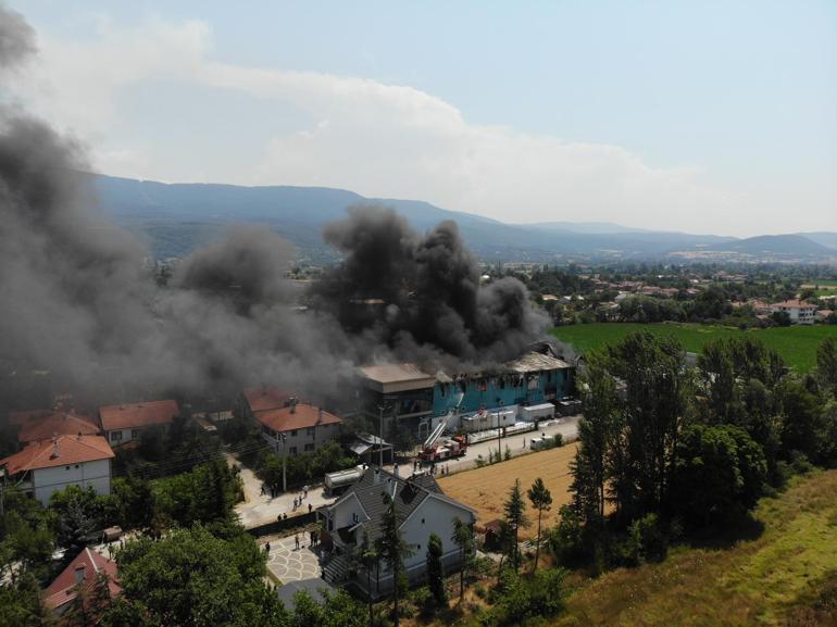 Boluda medikal malzeme üretilen fabrikada çıkan yangın kontrol altında