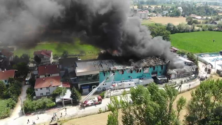 Boluda medikal malzeme üretilen fabrikada çıkan yangın kontrol altında
