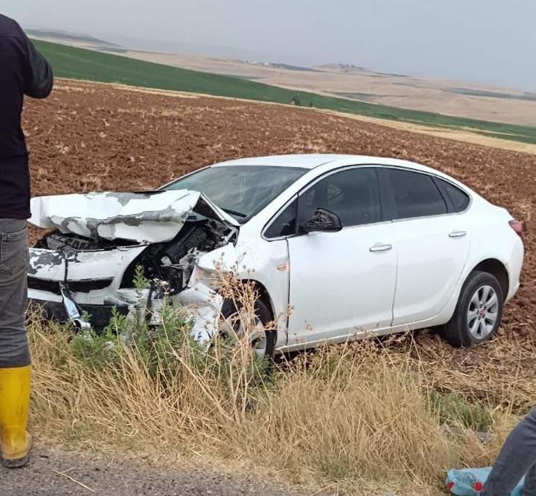 Diyarbakır’da iki otomobil kafa kafaya çarpıştı: 5 yaralı